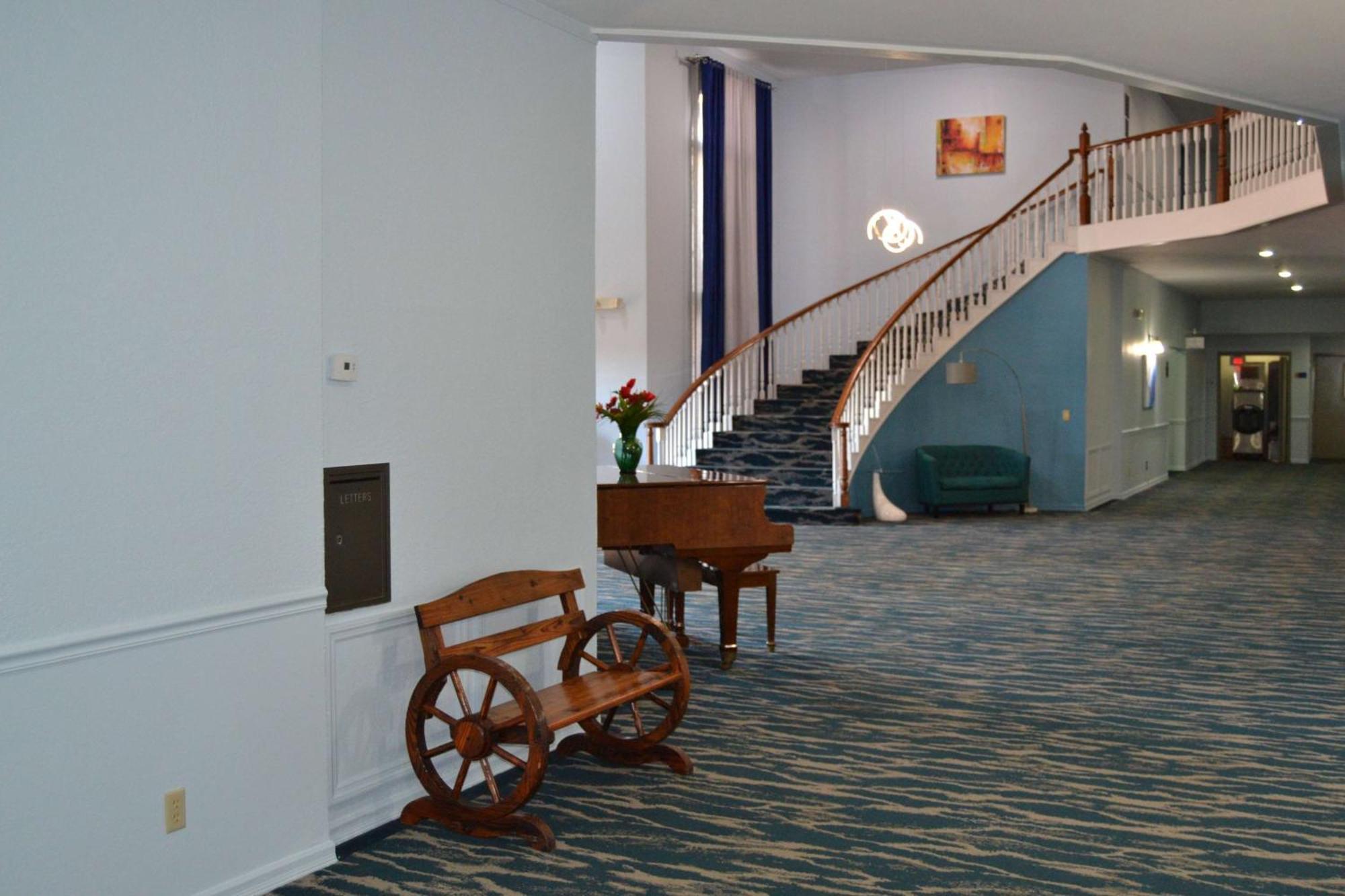 Days Inn And Suites By Wyndham Sikeston Exterior photo