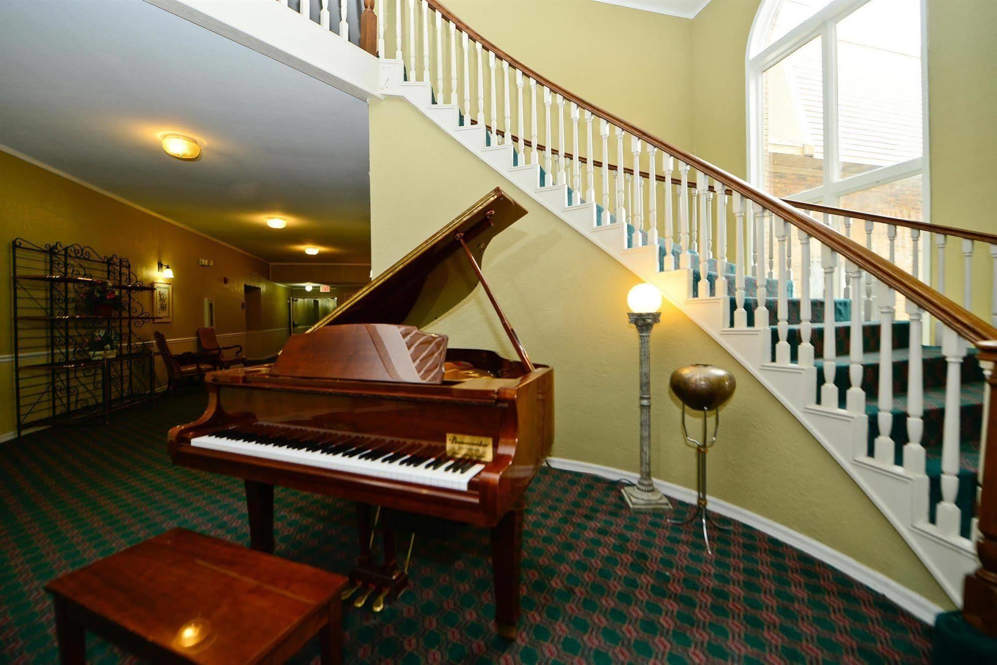 Days Inn And Suites By Wyndham Sikeston Interior photo