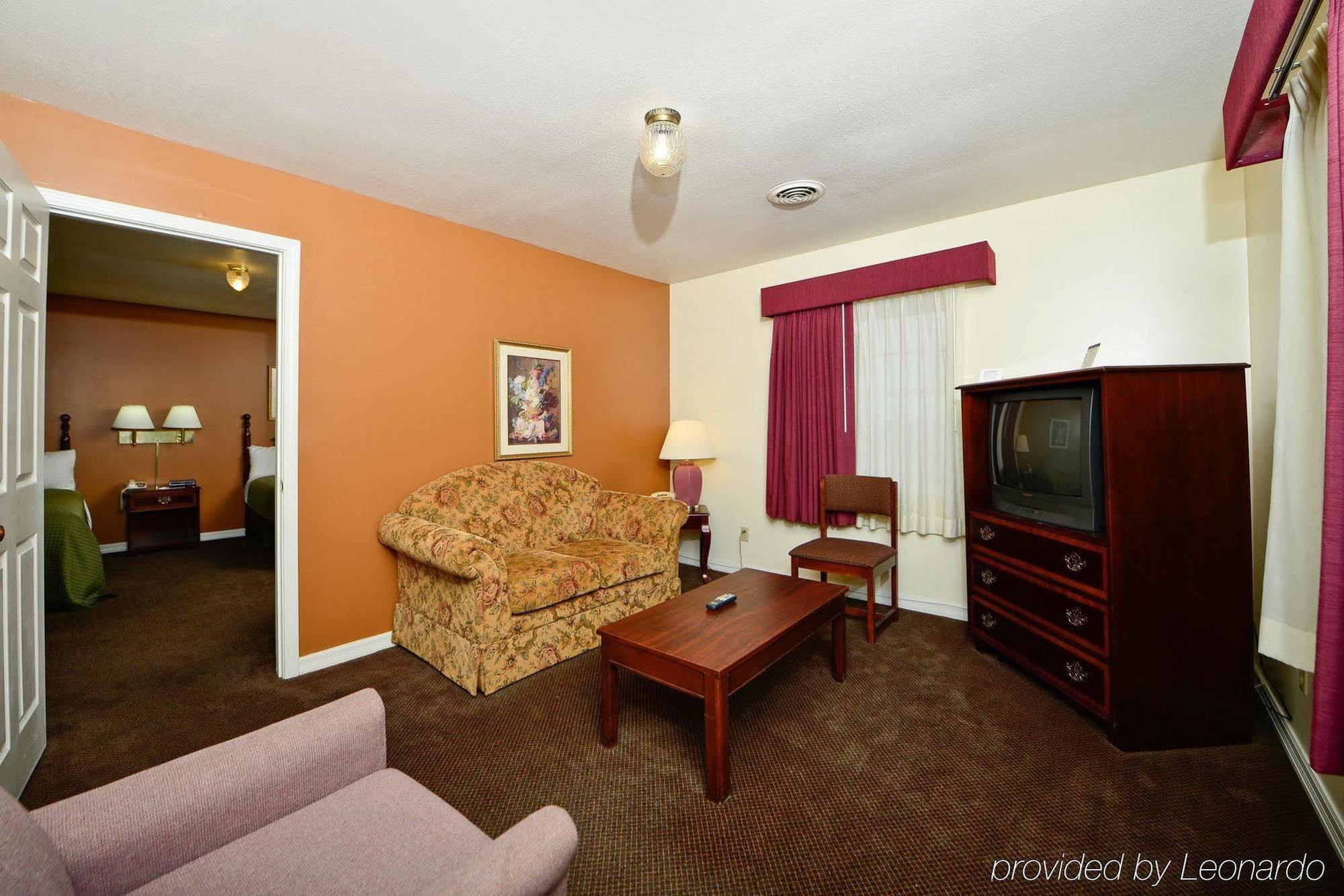 Days Inn And Suites By Wyndham Sikeston Room photo