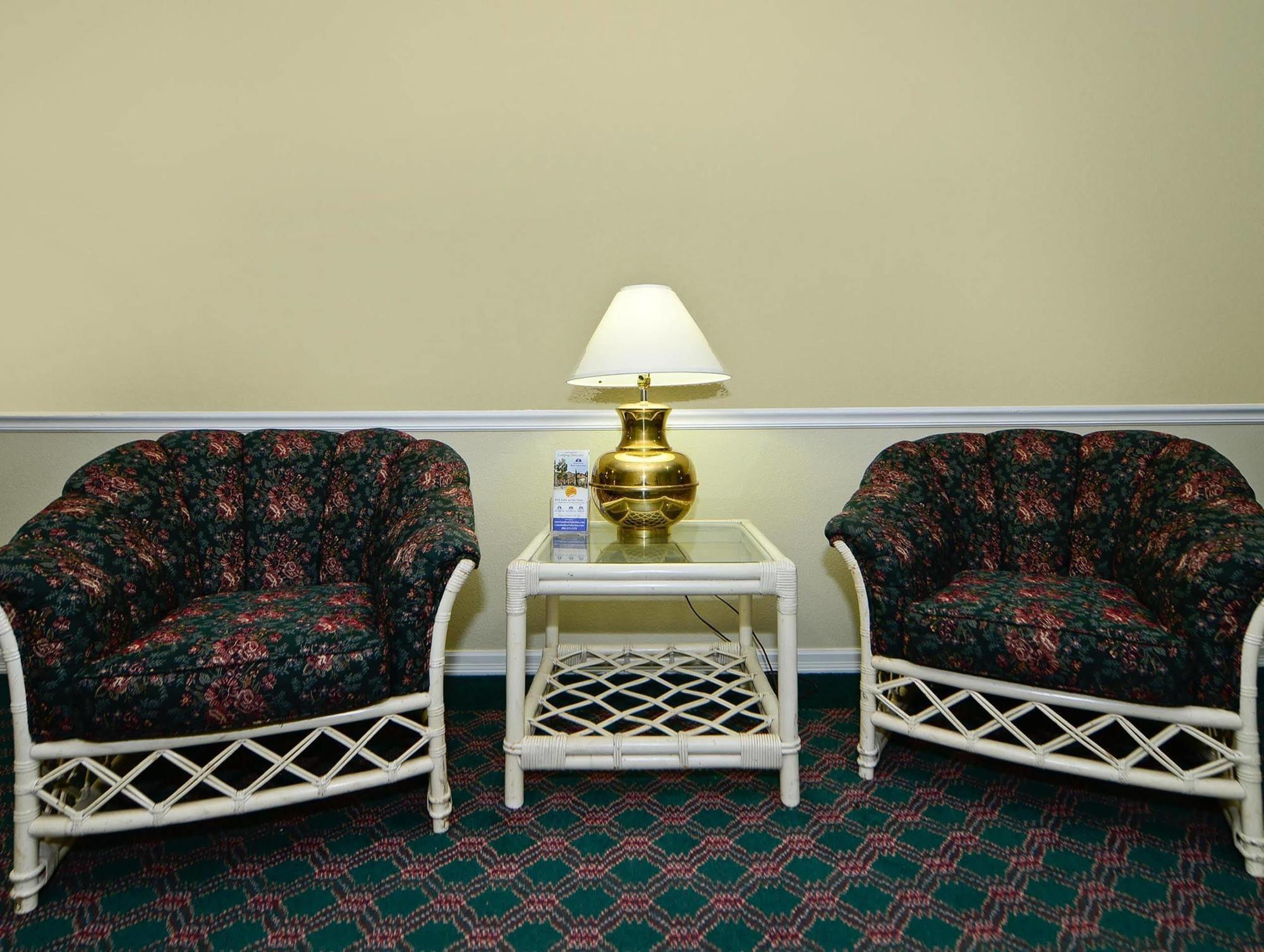 Days Inn And Suites By Wyndham Sikeston Interior photo